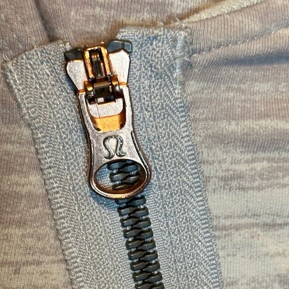 Gently used Lululemon Mula Bundle Wrap Righteous Stripe Silver Spoon sz 6 - Picture 6 of 9